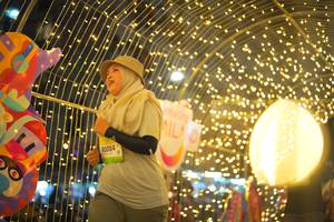 BIB: 90084
                            <button type="button" onclick="openModal(21750499)" class="btn btn-primary btn-sm float-right btn-popup" data-toggle="modal" data-target=".modal-high-quality">
                        <i class="fas fa-shopping-cart"></i> Add to Cart
                    </button>
                                            <button type="button" onclick="isThisMe(21750499, true)" class="btn btn-success btn-sm float-right btn-popup btn-isme hidden" data-toggle="tooltip" data-placement="bottom" title="นี่คือรูปของคุณใช่ไหม คลิกที่นี่เพื่อเอาเข้าอัลบั้ม">
                        <i class="fas fa-plus"></i> Add to album
                    </button>
                    <button type="button" onclick="isThisMe(21750499, false)" class="btn btn-warning btn-sm float-right btn-popup btn-isnotme hidden">
                        <i class="fas fa-ban"></i> Remove from album
                    </button>